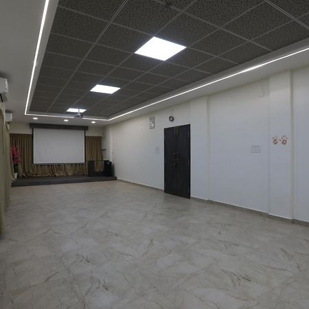 Hotel Ajinkya Palace 아우랑가바드 외부 사진