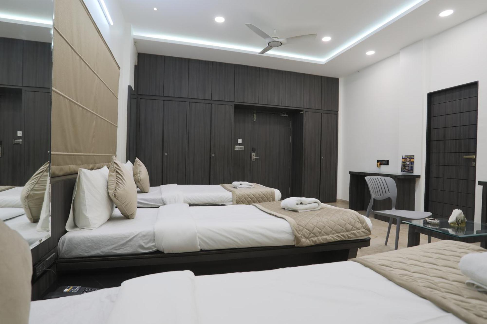 Hotel Ajinkya Palace 아우랑가바드 외부 사진