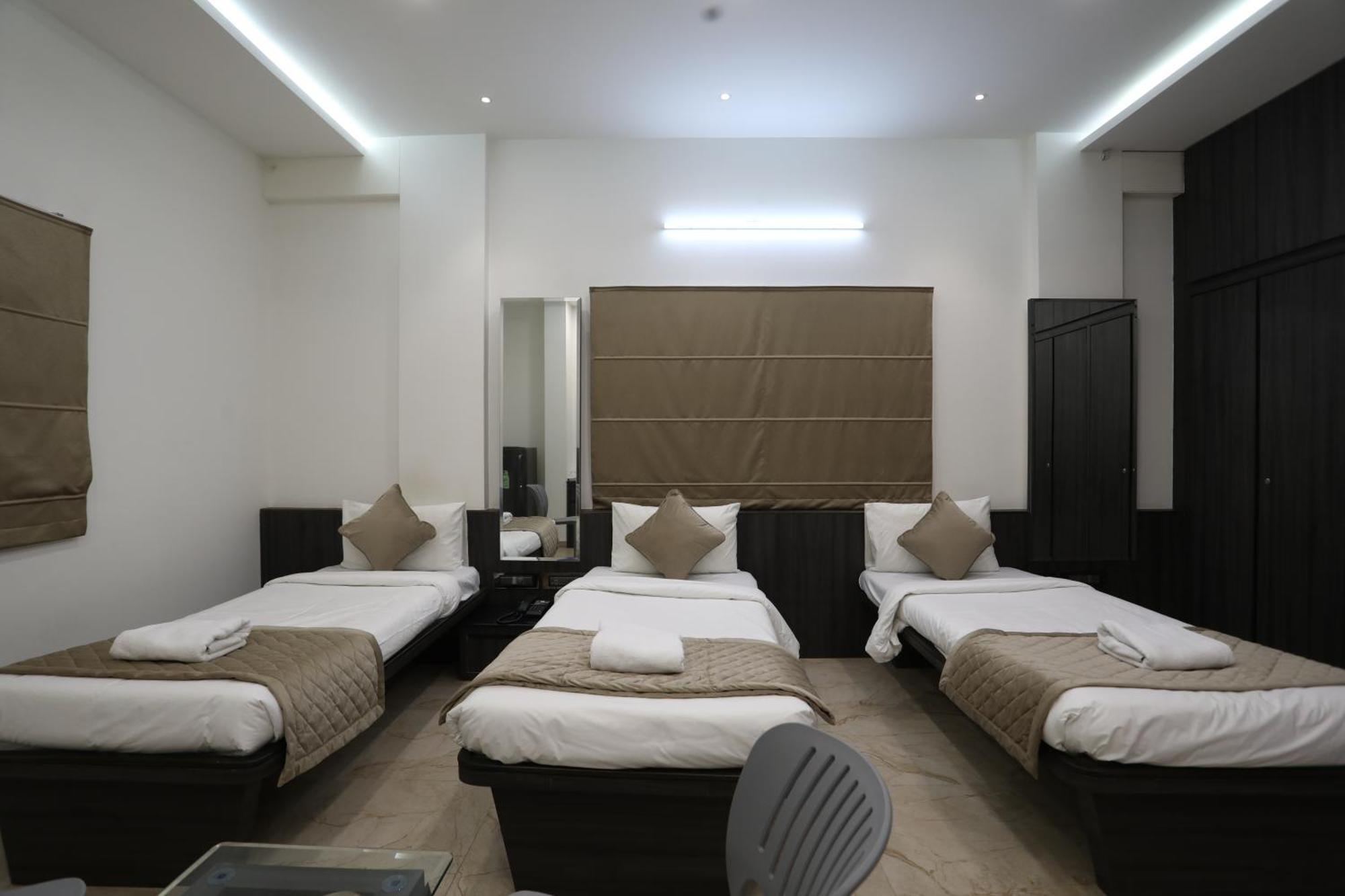 Hotel Ajinkya Palace 아우랑가바드 외부 사진
