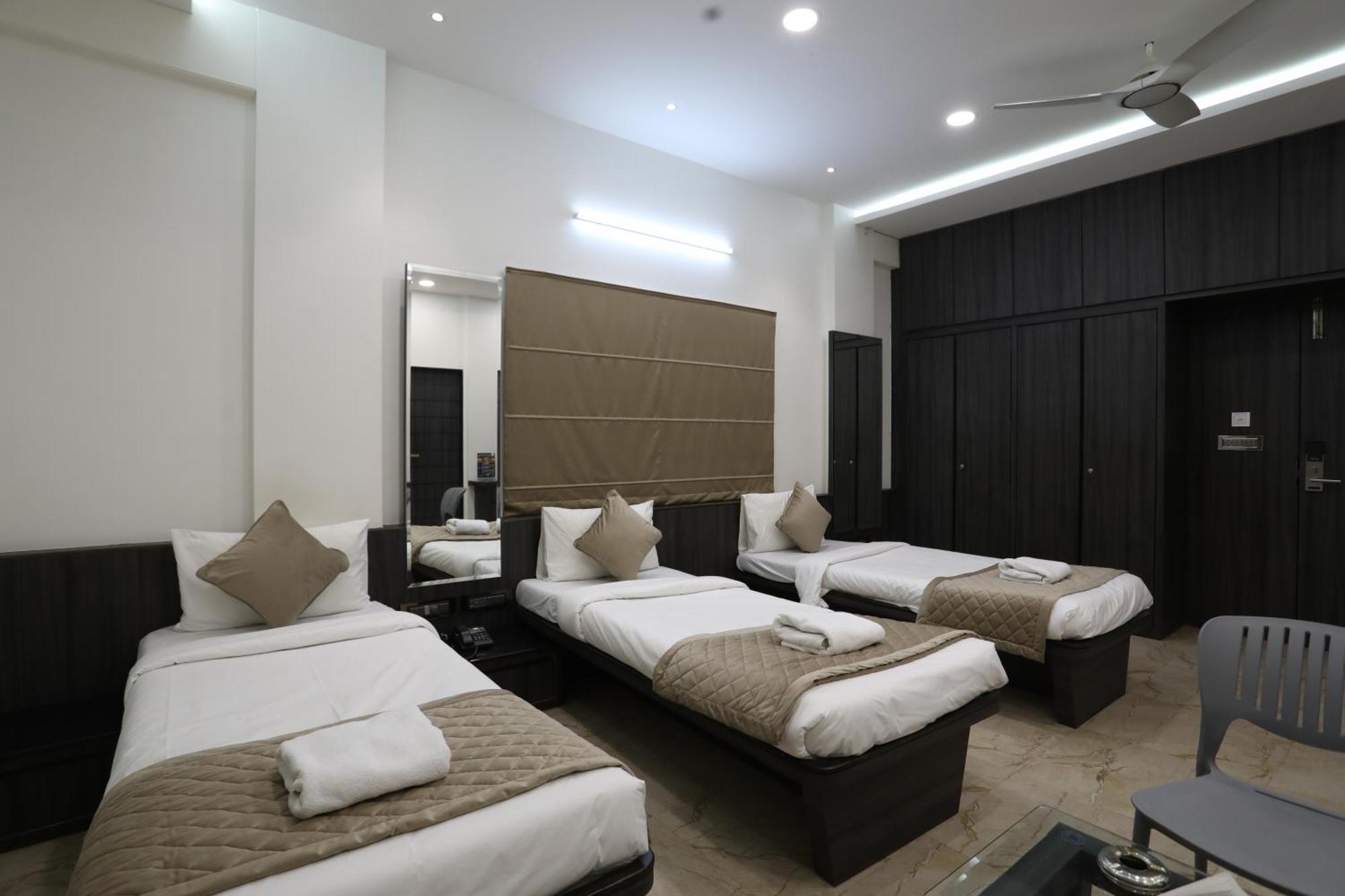 Hotel Ajinkya Palace 아우랑가바드 외부 사진